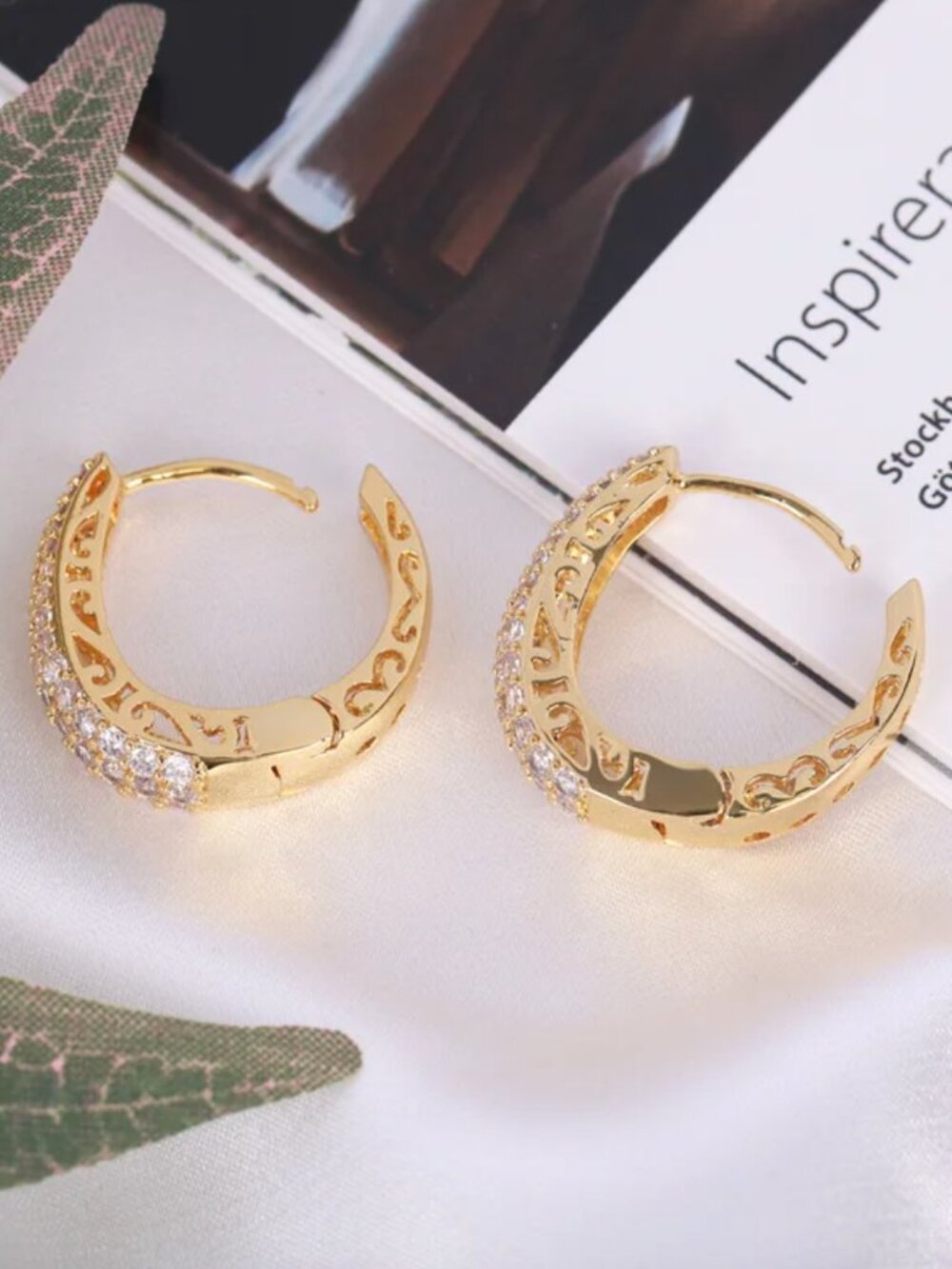 NEW 18k Yellow Gold Diamond Hoop Earrings - Picture 3 of 4